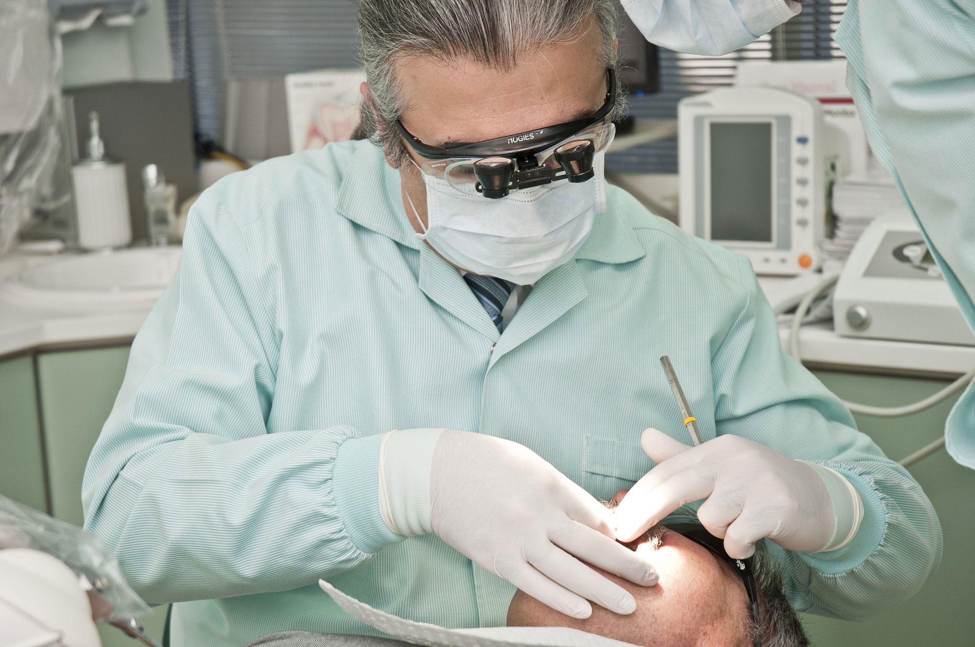 dentista trabajando